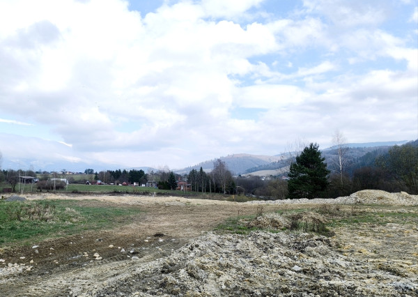 NÁDHERNÝ SLNEČNÝ POZEMOK V TICHEJ KĽUDNEJ LOKALITE  - BEZPEČNÉ ULOŽENIE FINANĆNÝCH PROSTRIEDKOV