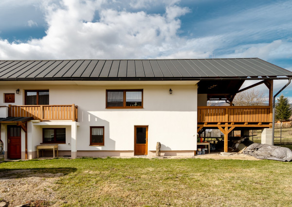 Moderný komfort v srdci tradície: Zrekonštruovaná drevenica s výhľadom na Kráľovu hoľu