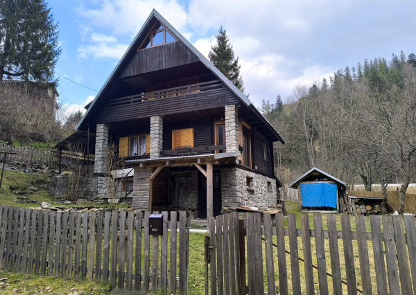 KOMPLETNE ZREKONŠTRUOVANÁ ZARIADENÁ CHATA NA LV RD JARABÁ PRI POTOČIKU