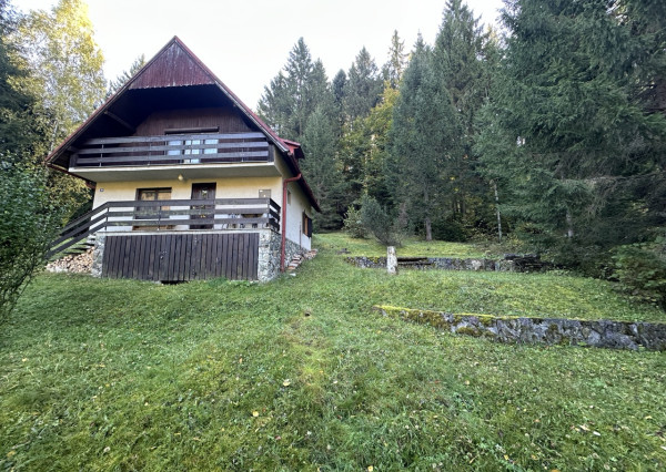 Jedinečná chata v Hronci, Majer