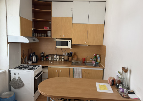 V centre Brezna ponúkame na predaj 3 izbový byt, 2 pivnice,veľa zelene