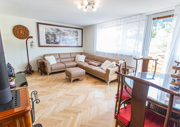Krásne bývanie - 3i byt s altánkom a veľkou záhradou 318 m2