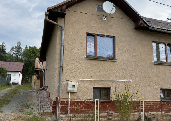 =NA PREDAJ= RODINNÝ DOM V PÔVODNOM ZACHOVALOM STAVE - BACÚCH