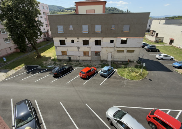 =NA PREDAJ= Slnečný 2-izbový byt s výťahom v Hriňovej–56 m²