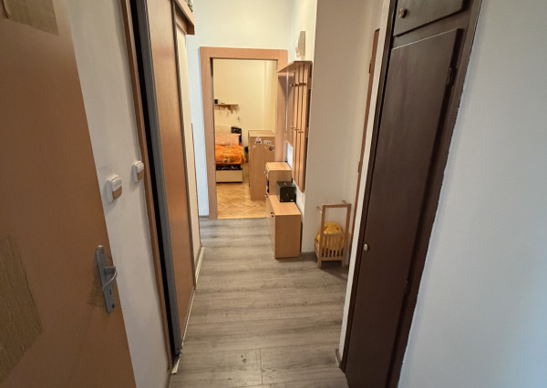 Na prenájom 2 izbový byt vo Valaskej,rekonštrukcia,zariadený