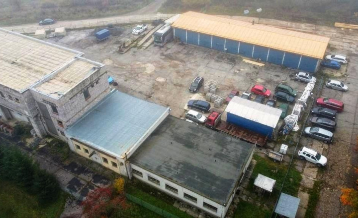Priemyselný areál s garážami a administratívnym zázemím