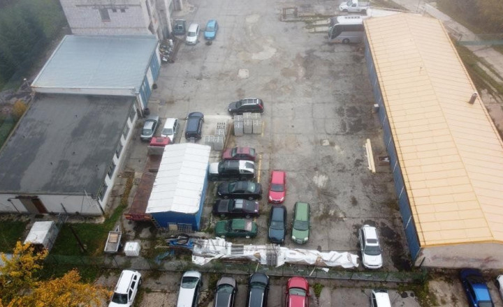 Priemyselný areál s garážami a administratívnym zázemím - fotografia 2