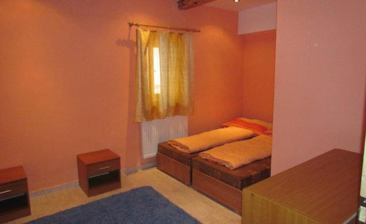 NA PREDAJ: Drevenička v Závadke nad Hronom - fotografia 11