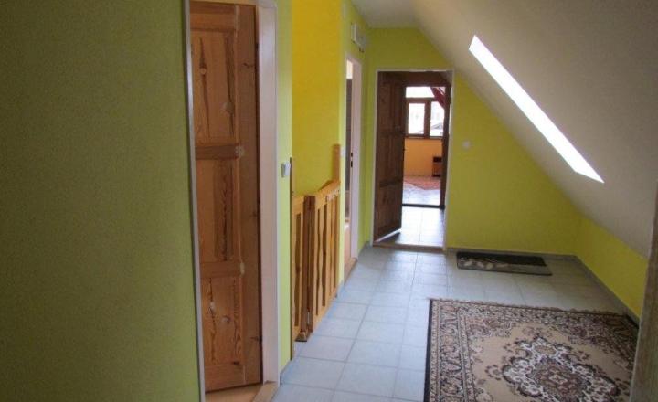 NA PREDAJ: Drevenička v Závadke nad Hronom - fotografia 13