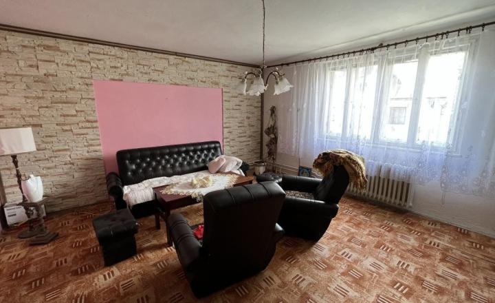 ZNÍŽENÁ SUMA: RODINNÝ DOMA A DREVENIČKA NA JEDNOM POZEMKU V PÔVODNOM STAVE, POHORELÁ - fotografia 10