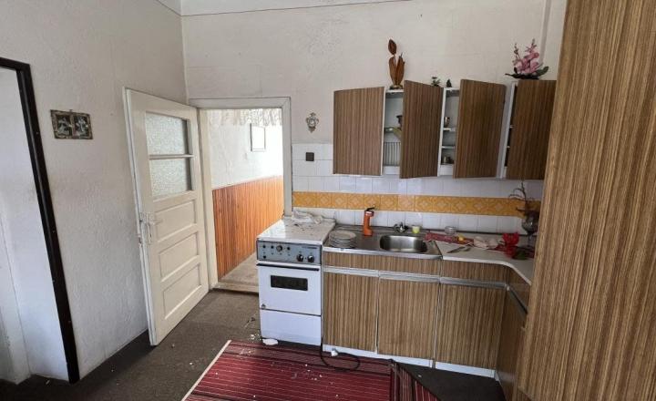 ZNÍŽENÁ SUMA: RODINNÝ DOMA S DREVENIČKOU V POHORELEJ - fotografia 14