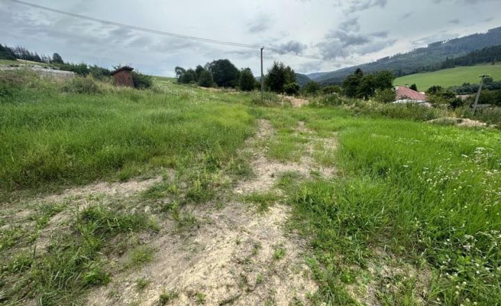 Krásny pozemok na Beňuši, tichá lokalita - fotografia 11