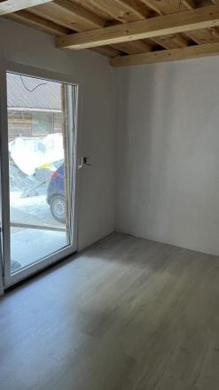 NA PREDAJ : RODINNÝ DOMČEK  A  MOBILNÝ DOM NA JEDNOM POZEMKU V PODBREZOVEJ - fotografia 19
