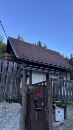 NA PREDAJ : RODINNÝ DOMČEK  A  MOBILNÝ DOM NA JEDNOM POZEMKU V PODBREZOVEJ - fotografia 23