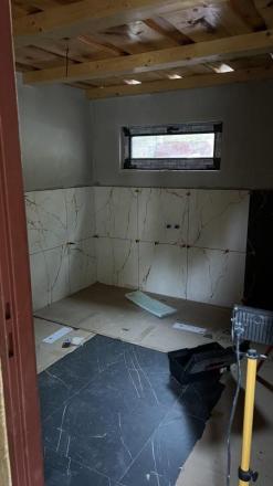 NA PREDAJ : RODINNÝ DOMČEK  A  MOBILNÝ DOM NA JEDNOM POZEMKU V PODBREZOVEJ - fotografia 25