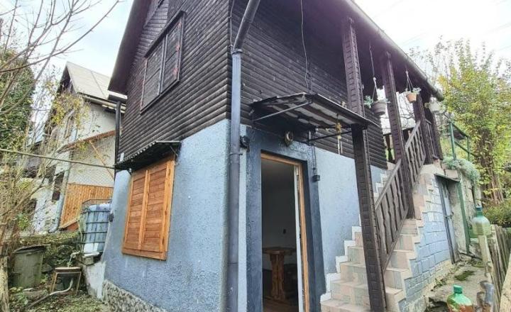AKTUALIZOVANÁ CENA!! MUROVANÁ ZÁHRADNÁ CHATKA 3 IZBY PLUS KUCHYŇA REKONŠTRUOVANÁ ÚŽASNÉ VÝHĽADY, SLNEČNÁ ČASŤ-PADLIČKOVO-10 MINÚT OD MÝTA POD ĎUMBIEROM,POZEMOK 382 M2 ASF.PRÍST.CESTOU - fotografia 8