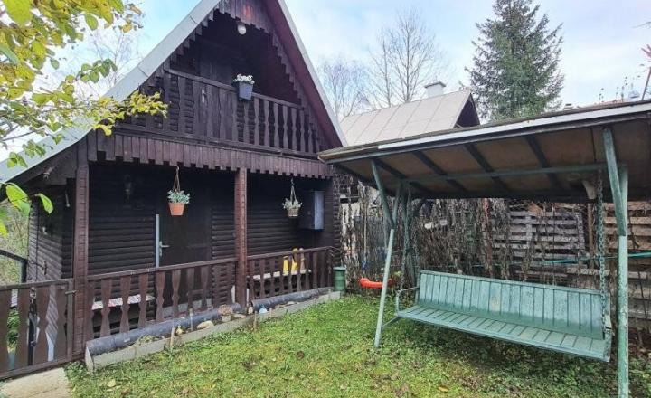 AKTUALIZOVANÁ CENA!! MUROVANÁ ZÁHRADNÁ CHATKA 3 IZBY PLUS KUCHYŇA REKONŠTRUOVANÁ ÚŽASNÉ VÝHĽADY, SLNEČNÁ ČASŤ-PADLIČKOVO-10 MINÚT OD MÝTA POD ĎUMBIEROM,POZEMOK 382 M2 ASF.PRÍST.CESTOU - fotografia 9