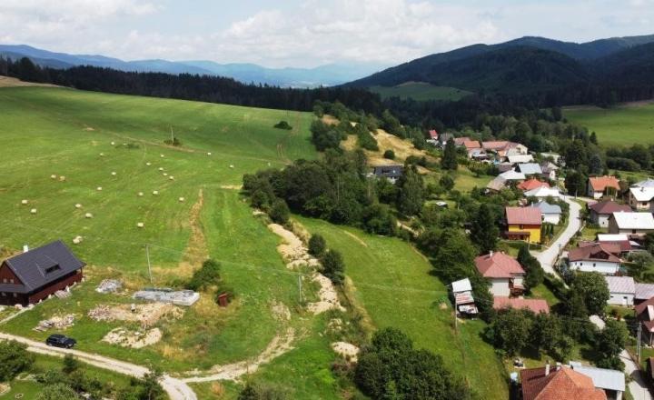 Krásny pozemok na Beňuši, tichá lokalita - fotografia 15