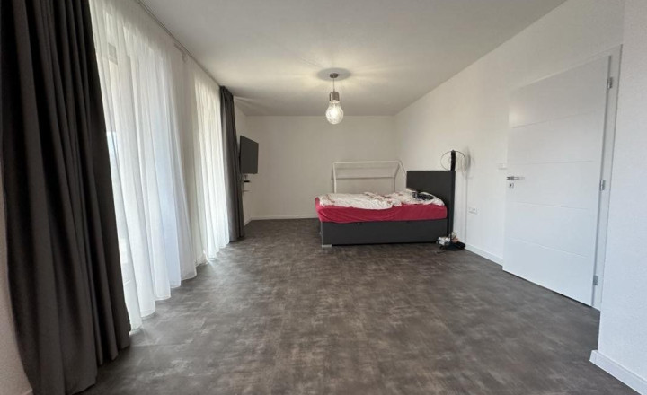 Skolaudovaná novostavba, nová terasa, nový plot nová skalka - fotografia 37