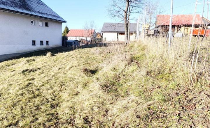 SLNEČNÝ POZEMOK POD KRÁĽOVOU HOĽOU NA STAVBU CHATY ROD.DOMU INTRAVILÁN V TOP LOKALITE ŠUMIAC HOREHRONIE - fotografia 7