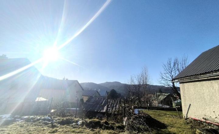 SLNEČNÝ POZEMOK POD KRÁĽOVOU HOĽOU NA STAVBU CHATY ROD.DOMU INTRAVILÁN V TOP LOKALITE ŠUMIAC HOREHRONIE - fotografia 10