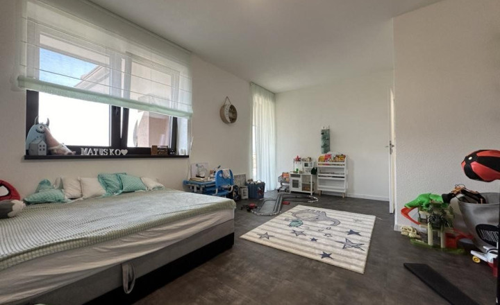 Skolaudovaná novostavba, nová terasa, nový plot nová skalka - fotografia 38