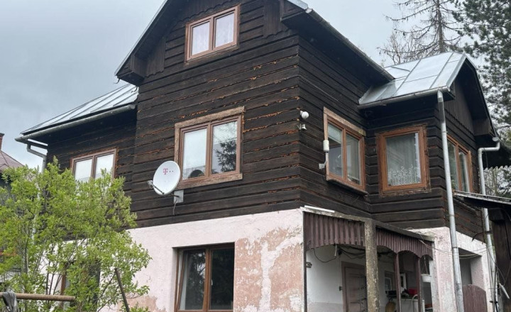 3 Izbový rodinný dom Brezno, polosamota, potôčik za domom, - fotografia 8