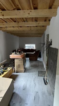 NA PREDAJ : RODINNÝ DOMČEK  A  MOBILNÝ DOM NA JEDNOM POZEMKU V PODBREZOVEJ - fotografia 4