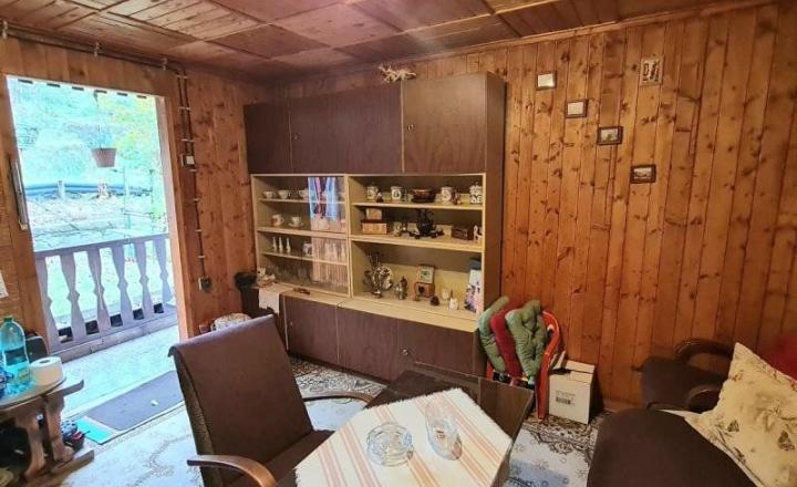 AKTUALIZOVANÁ CENA!! MUROVANÁ ZÁHRADNÁ CHATKA 3 IZBY PLUS KUCHYŇA REKONŠTRUOVANÁ ÚŽASNÉ VÝHĽADY, SLNEČNÁ ČASŤ-PADLIČKOVO-10 MINÚT OD MÝTA POD ĎUMBIEROM,POZEMOK 382 M2 ASF.PRÍST.CESTOU