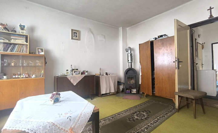 RD VYUŽITEĽNÝ AJ AKO CHALUPA, VHODNÝ NA BÝVANIE PODNIKANIE /PREDAJŇA,ZMRZLINA,KAVIAREŇ,REŠTAURÁCIA,ATĎ./ NA STRATEGICKOM MIESTE V CENTRE MÝTO POD ĎUMBIEROM - fotografia 5