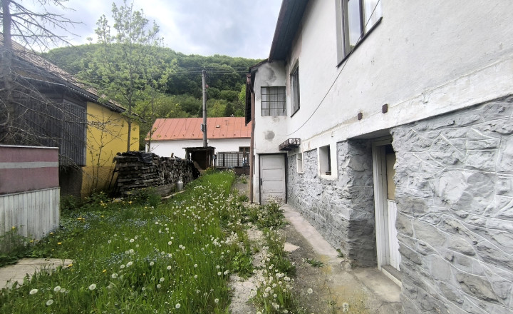 RD VYUŽITEĽNÝ AJ AKO CHALUPA, VHODNÝ NA BÝVANIE PODNIKANIE /PREDAJŇA,ZMRZLINA,KAVIAREŇ,REŠTAURÁCIA,ATĎ./ NA STRATEGICKOM MIESTE V CENTRE MÝTO POD ĎUMBIEROM - fotografia 16