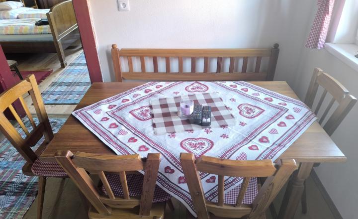 JEDINEČNÁ PONUKA! NÁDHERNÁ CHALUPA /RD/ VKUSNE ZARIADENÁ V RETRO ŠTÝLE SO STAROŽITNÝM NÁBYTKOM S PRVKAMI MODERNY KOMPLET ZREKONŠTRUOVANÁ - fotografia 9