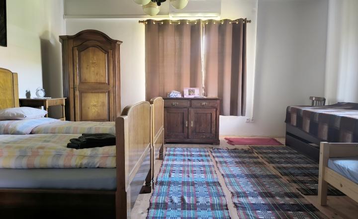 JEDINEČNÁ PONUKA! NÁDHERNÁ CHALUPA /RD/ VKUSNE ZARIADENÁ V RETRO ŠTÝLE SO STAROŽITNÝM NÁBYTKOM S PRVKAMI MODERNY KOMPLET ZREKONŠTRUOVANÁ - fotografia 15