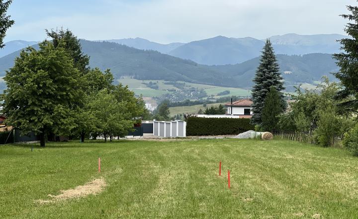 Na predaj - nádherné a jedinečné stavebné parcely v Brezne - fotografia 5