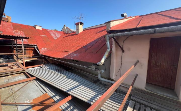 Na predaj rodinný dom v Brezne s reštauráciou,ale i možným všestranným využitím/bývanie,kozmetický salón s necht.štúdiom … - fotografia 7