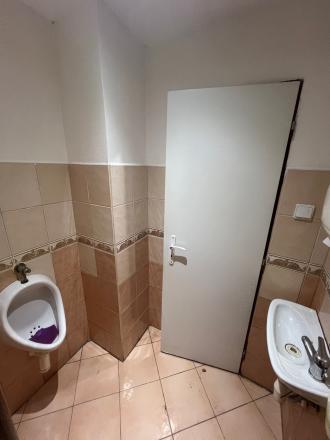 Na predaj rodinný dom v Brezne s reštauráciou,ale i možným všestranným využitím/bývanie,kozmetický salón s necht.štúdiom … - fotografia 8