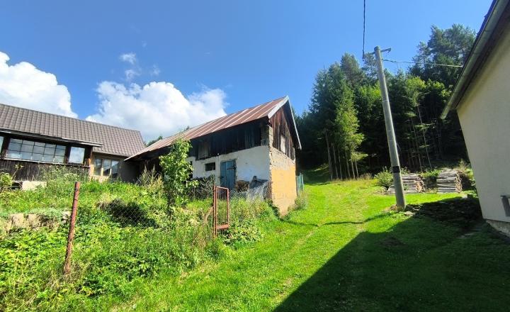 NÁDHERNÁ DREVENICA NOVÁ STRECHA, NOVÁ ELEKTRINA, STUDŇA, SO SLNEČNÝM POZEMKOM /538M2/ TICHÁ LOKALITA POHORELÁ HOREHRONIE - fotografia 1
