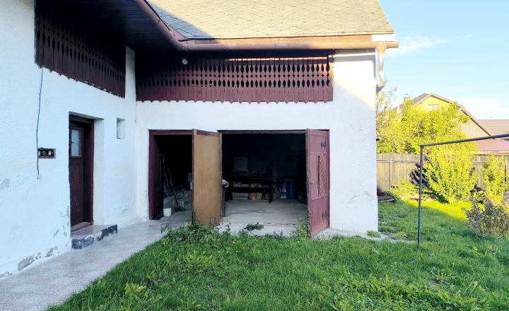 DVOJGENERAČNÝ DOM S DVOMI BYTOVÝMI JEDNOTKAMI A ODDELENÝMI VCHODMI S KRÁSNYM SLNEČNÝM POZEMKOM V SUPER LOKALITE OBCE HEĽPA HOREHRONIE - fotografia 27