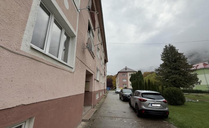 --NA PREDAJ--2i byt po rekonštrukcii Podbrezová - Štiavnička - fotografia 9
