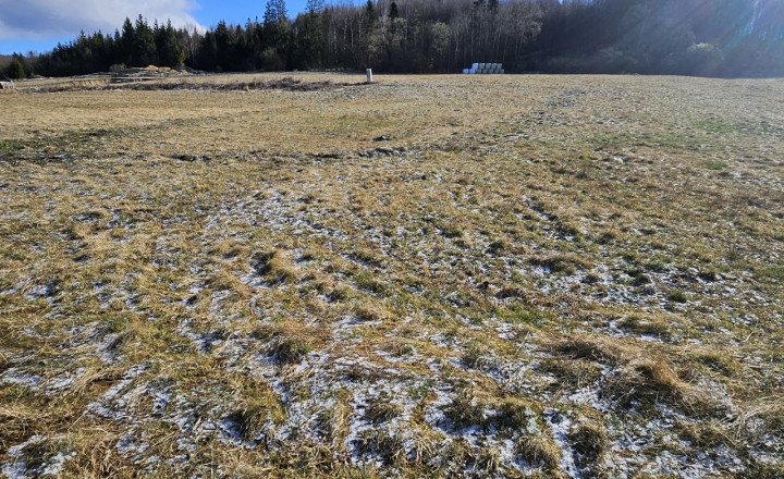 Nádherný pozemok na vrchole Priehybiny 3865 m2 - fotografia 1