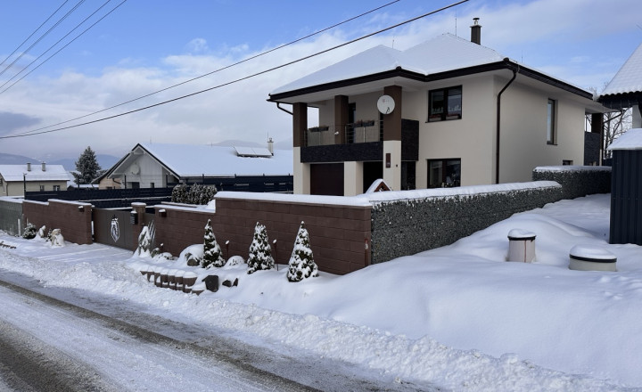 Skolaudovaná novostavba, nová terasa, nový plot nová skalka - fotografia 15