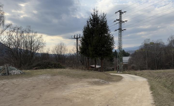 POZEMOK NA PREDAJ : ZÁHRADKÁRSKA OSADA ZUBERŠTÍN-PODBREZOVÁ - fotografia 4