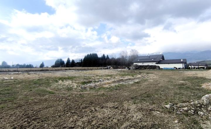 POZEMOK PRI JAZERE 2 MINÚTY OD LYŽ.VLEKU ELEKTRINA VRT VODA POLOMKA HOREHRONIE AJ AKO INVESTÍČNÝ - fotografia 4