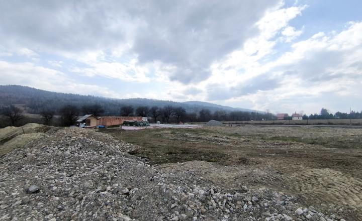 MAXIMÁLNE SÚKROMIE S JAZEROM, S ÚŽASNÝMI VÝHĽADMI NA KRÁĽOVU HOĽU,MURÁNSKU PLANINU A SLOVENSKÉ RUDOHORIE- VELIKÁNSKY SLNEČNÝ POZEMOK - fotografia 4