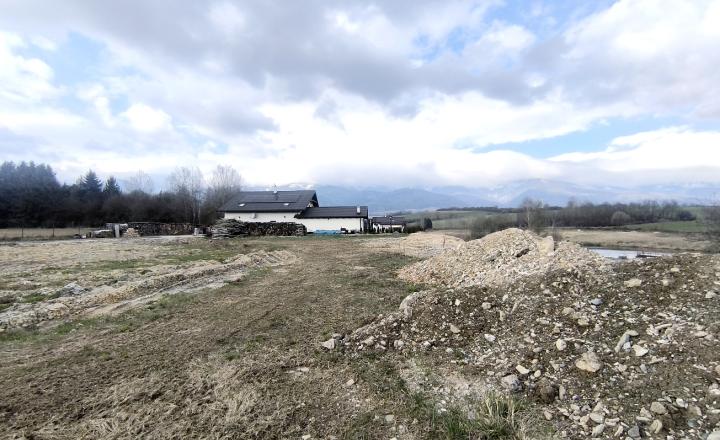 MAXIMÁLNE SÚKROMIE S JAZEROM, S ÚŽASNÝMI VÝHĽADMI NA KRÁĽOVU HOĽU,MURÁNSKU PLANINU A SLOVENSKÉ RUDOHORIE- VELIKÁNSKY SLNEČNÝ POZEMOK - fotografia 7