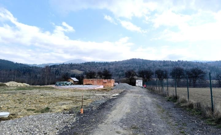 MAXIMÁLNE SÚKROMIE S JAZEROM, S ÚŽASNÝMI VÝHĽADMI NA KRÁĽOVU HOĽU,MURÁNSKU PLANINU A SLOVENSKÉ RUDOHORIE- VELIKÁNSKY SLNEČNÝ POZEMOK - fotografia 15