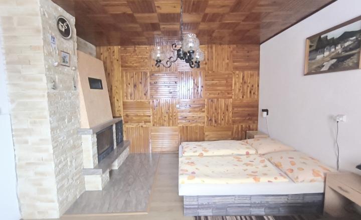 EXKLUZÍVNA PONUKA: RODINNÝ DOM PLUS 2 APARTMÁNY, DVE GARÁŽE, S VÝHĽADOM NA LYŽIARSKY VLEK TELGÁRT HOREHRONIE - fotografia 7