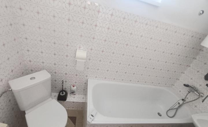 EXKLUZÍVNA PONUKA: RODINNÝ DOM PLUS 2 APARTMÁNY, DVE GARÁŽE, S VÝHĽADOM NA LYŽIARSKY VLEK TELGÁRT HOREHRONIE - fotografia 12