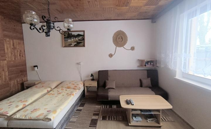 EXKLUZÍVNA PONUKA: RODINNÝ DOM PLUS 2 APARTMÁNY, DVE GARÁŽE, S VÝHĽADOM NA LYŽIARSKY VLEK TELGÁRT HOREHRONIE - fotografia 13