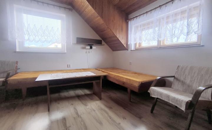EXKLUZÍVNA PONUKA: RODINNÝ DOM PLUS 2 APARTMÁNY, DVE GARÁŽE, S VÝHĽADOM NA LYŽIARSKY VLEK TELGÁRT HOREHRONIE - fotografia 14